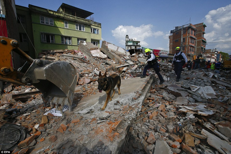 Trận động đất mới ở Nepal: Hơn 1.000 người thương vong 