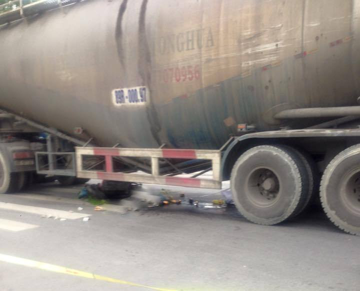 Hải Phòng: Người phụ nữ chết thương tâm dưới gầm xe bồn