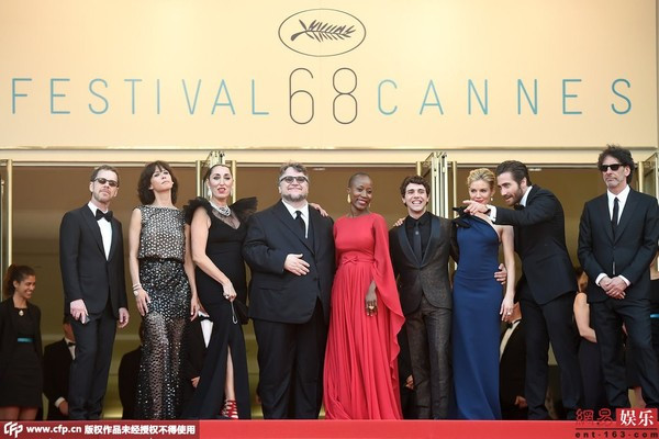 Sao châu Á hội tụ sao thế giới trên thảm đỏ Cannes ngày đầu tiên