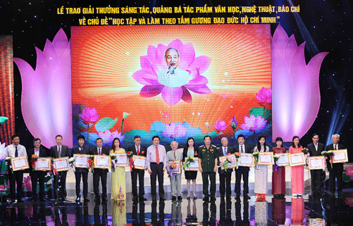 Trao Giải thưởng đợt II về chủ đề “Học tập và làm theo tấm gương đạo đức Hồ Chí Minh