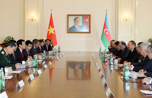Chủ tịch nước hội đàm với Tổng thống Azerbaijan