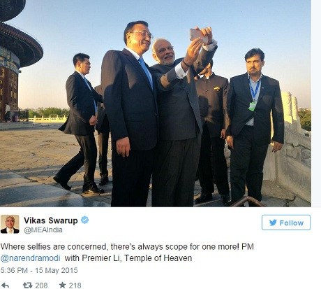 Thủ tướng Ấn Độ và Thủ tướng Trung Quốc chụp ảnh 