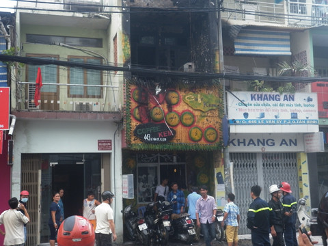 TP.HCM: Cháy lớn tại quán cà phê, khách bỏ chạy tán loạn
