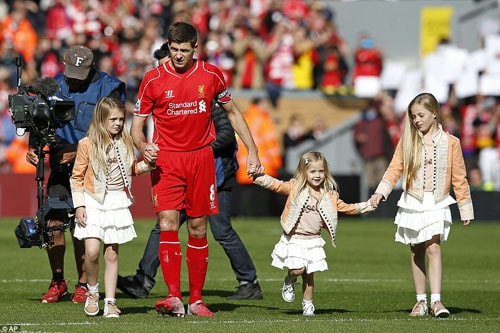 Cận cảnh trận đấu cuối cùng của Steven Gerrard trên sân Anfield