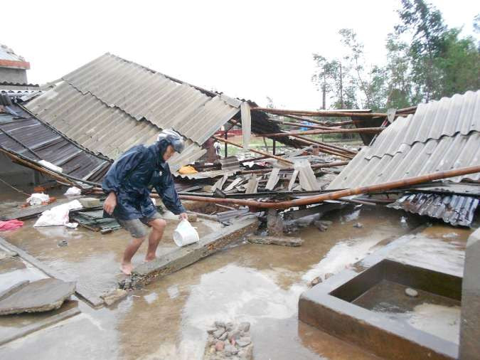 Tuyên Quang: Mưa lốc khiến nhiều nhà đổ sập, tốc mái