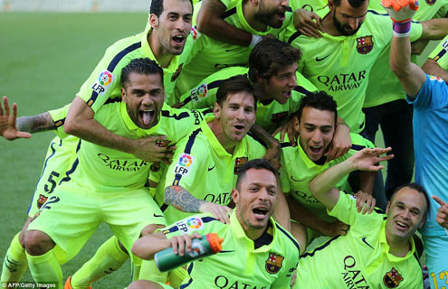Cận cảnh Messi lập công, Barca lên ngôi vô địch La Liga