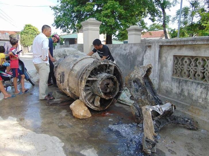 Hà Tĩnh: Phát hiện bộ phận nghi là đuôi máy bay 