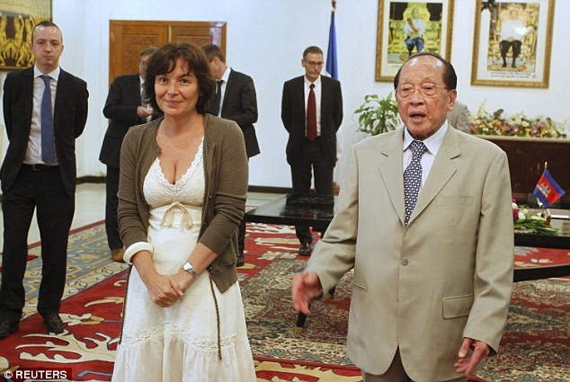 Nữ Bộ trưởng Pháp gây sốc vì 