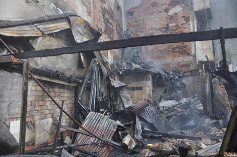Cháy nổ lớn, nhiều căn nhà bị thiêu rụi hoàn toàn