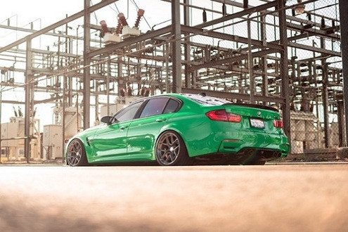 Ngắm BMW M3 nổi bật trong tông màu xanh lá