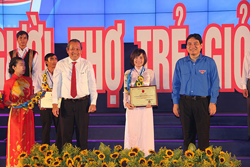 Bí thư TW Đảng, Chánh án TANDTC Trương Hoà Bình dự Lễ tuyên dương 55 người thợ trẻ giỏi toàn quốc