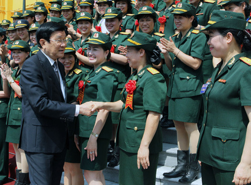 Chủ tịch nước gặp mặt gương điển hình xuất sắc của phụ nữ Quân đội 
