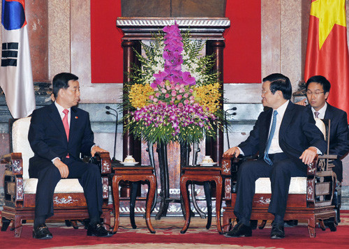 Chủ tịch nước tiếp Bộ trưởng Bộ Quốc phòng Hàn Quốc Han Min Koo
