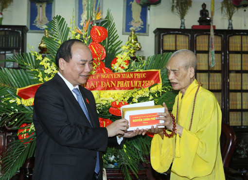 Phó Thủ tướng Nguyễn Xuân Phúc thăm và chúc mừng Pháp chủ Giáo hội Phật giáo Việt Nam