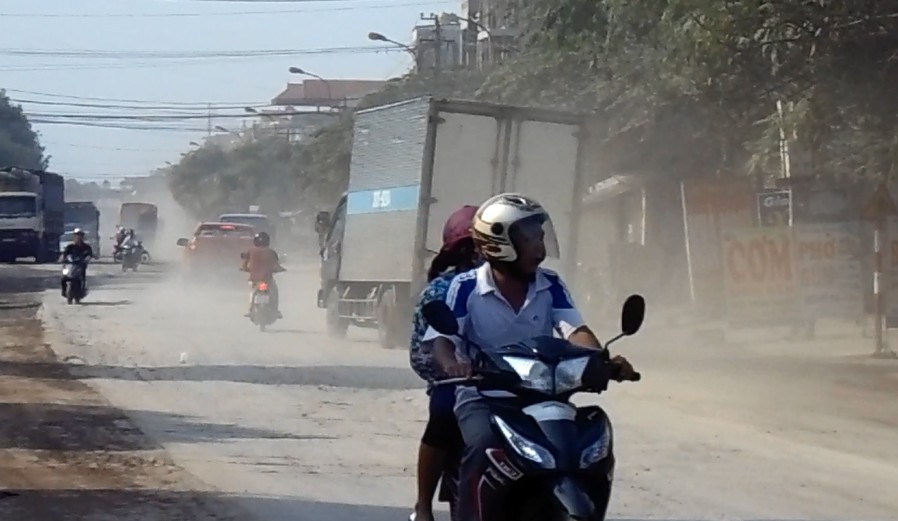 Hà Nội: Hàng trăm hộ dân gần 4 năm sống chung cùng bụi bẩn