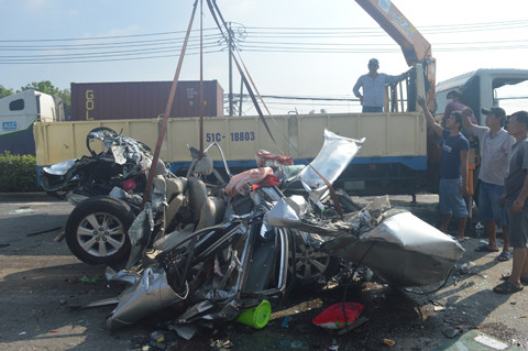 Nhân chứng kể lại giây phút kinh hoàng xe container tông ô tô làm 5 người thiệt mạng