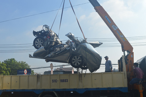 Nhân chứng kể lại giây phút kinh hoàng xe container tông ô tô làm 5 người thiệt mạng