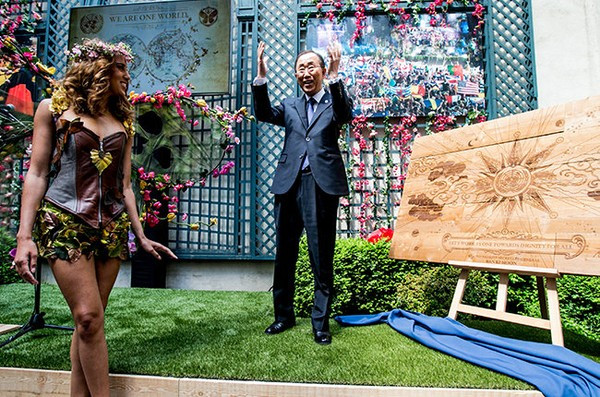 Tổng thư ký LHQ Ban Ki-Moon gửi thông điệp về sự đoàn kết toàn cầu tại thánh địa của âm nhạc điện tử 