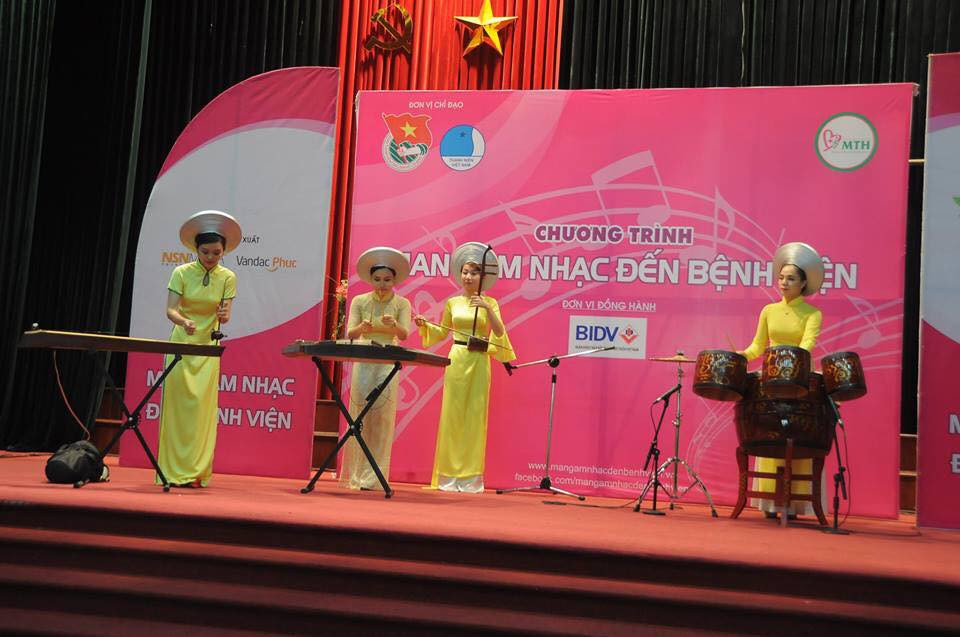 Hướng Dương Band lần đầu tiên mang nhạc dân tộc tới bệnh viện