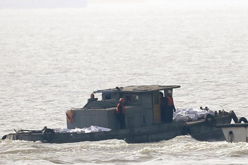 Chìm tàu trên sông Dương Tử