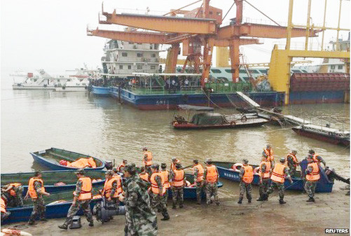 Đắm tàu trên sông Dương Tử của Trung Quốc: 13 người đã được cứu sống