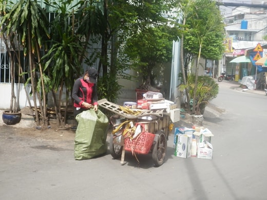 Ly kỳ hành trình nhận lại 5 triệu yen của chị ve chai