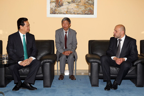 Thủ tướng Nguyễn Tấn Dũng bắt đầu thăm chính thức Cộng hòa Bulgaria 