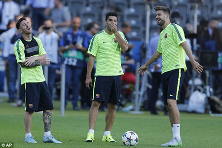 Chùm ảnh Messi và đồng đội tập nhẹ tại Berlin