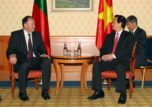Thủ tướng Nguyễn Tấn Dũng gặp gỡ cộng đồng người Việt Nam tại Bulgaria 