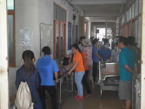TP.HCM: Hàng chục công nhân phải nhập viện khẩn cấp sau bữa trưa