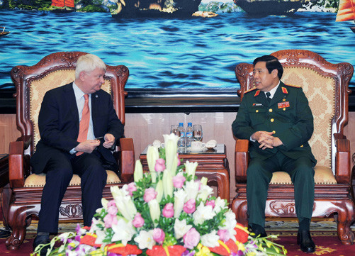Phó Tổng Thư ký Liên hiệp quốc hội kiến Bộ trưởng Bộ Quốc phòng Phùng Quang Thanh 