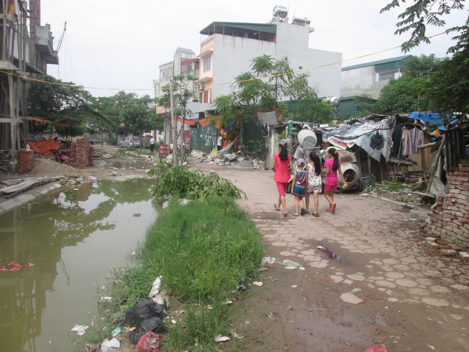 Hà Nội: Dân khổ vì 1km đường 3 năm làm không xong