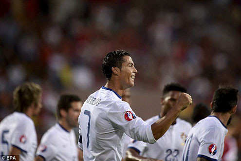 Vòng loại Euro 2016: Người hùng Ronaldo giúp Bồ Đào Nha đứng đầu bảng I