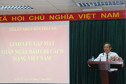 Chánh án TANDTC Trương Hòa Bình gặp mặt báo chí