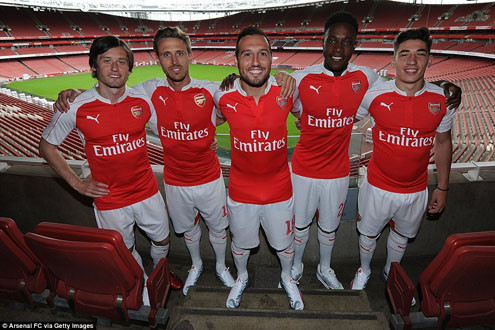 Dàn sao Arsenal xúng xính trong mẫu áo thi đấu mới