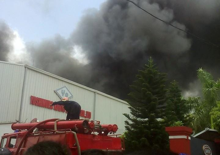 Bắc Giang: Cháy lớn tại Khu Công nghiệp Đình Trám