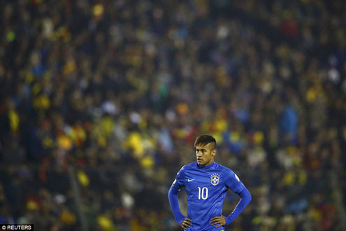 Tin nóng trong ngày: Colombia đánh bại Brazil, Neymar lĩnh thẻ đỏ