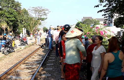 Va chạm với tàu hỏa, một thanh niên tử vong 