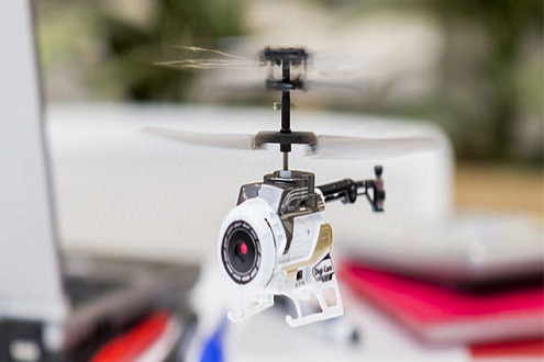 Biến chiếc máy quay thành mô hình trực thăng thu nhỏ