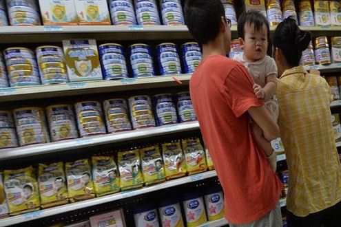Trung Quốc: Thu hồi khẩn cấp sữa bột thừa nitrat và selenium