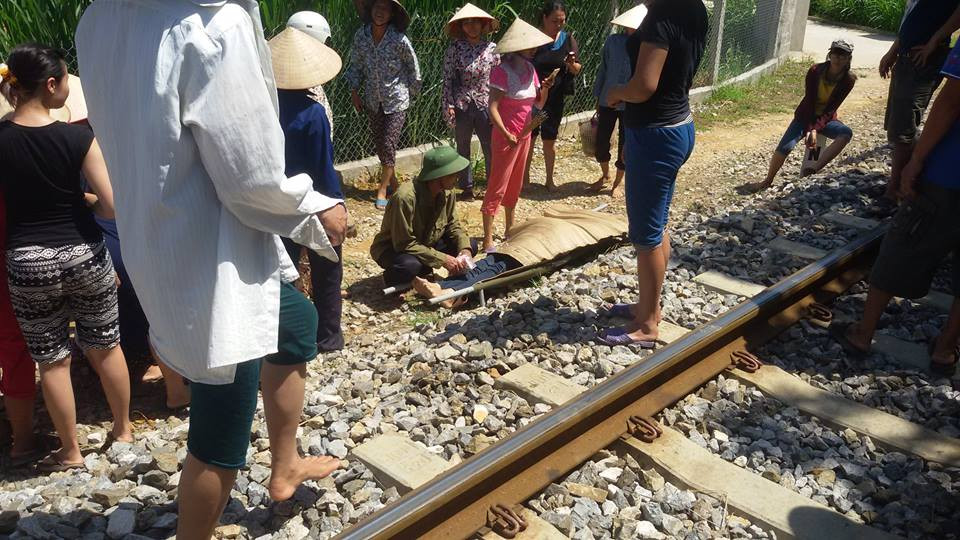 Phú Thọ: Vượt đường sắt, một thai phụ tử vong