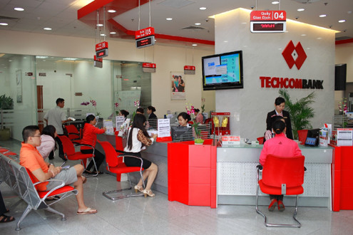 Techcombank nhận hai giải thưởng quốc tế từ Global Banking & Finance Review 