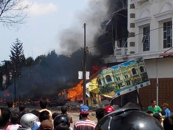 Indonesia: “Lực sĩ bầu trời” nổ tung, 30 người thiệt mạng