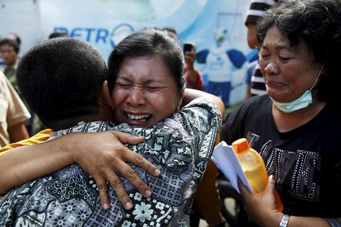 Vụ tai nạn máy bay quân sự ở Indonesia: Có chuyện bán “vé” cho hành khách thường dân?