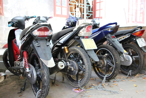 Nghệ An: Bắt nhóm đối tượng chuyên đột nhập đám cưới trộm xe máy