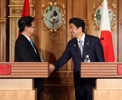 Thủ tướng Nguyễn Tấn Dũng hội đàm với Thủ tướng Nhật Bản Shinzo Abe 