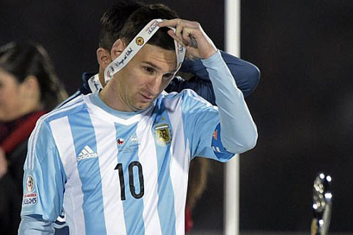 Messi từ chối nhận giải thưởng tại Copa America 2015