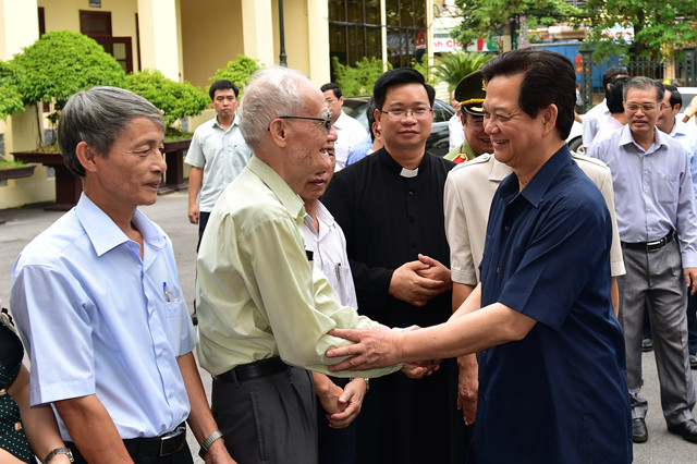 Thủ tướng Nguyễn Tấn Dũng tiếp xúc cử tri thành phố Hải Phòng