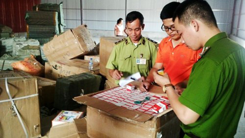 Hà Nội: Bắt giữ vụ vận chuyển hơn 8 tấn hàng hóa nhập lậu