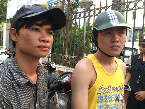 Hà Nội: Cảnh sát 141 bắt hai 9X “thủ” ma túy đá trong người